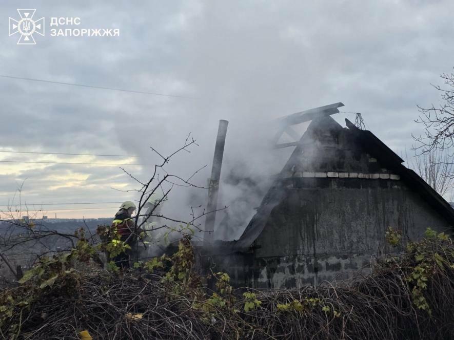 У Запоріжжі за добу загасили три пожежі: одна з них сталася через несправний димар