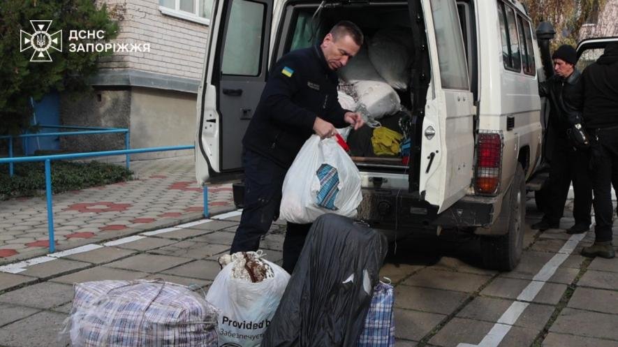 Попри обстріли у Гуляйполі рятувальникам вдалося евакуювати ще трьох людей