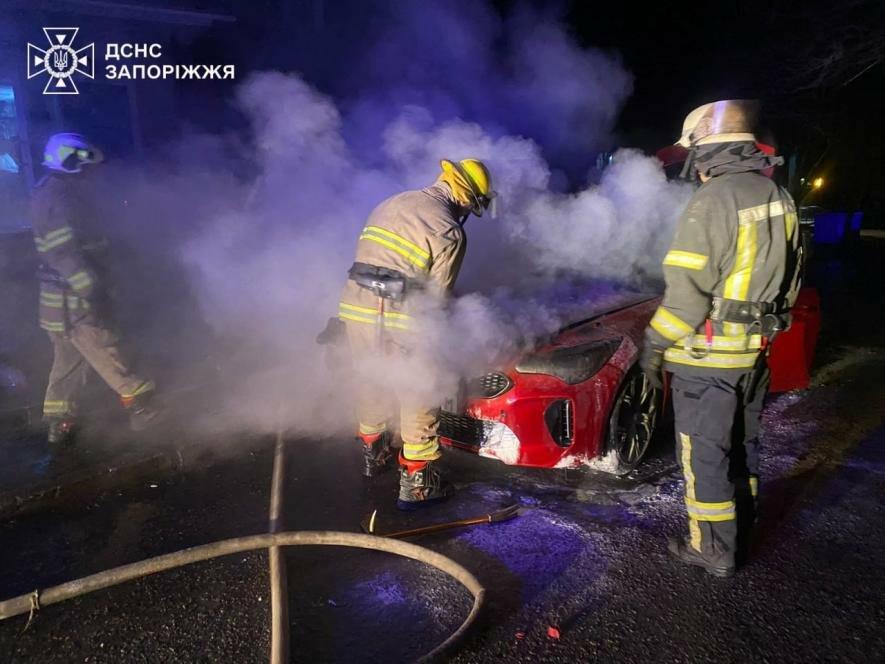 У Запоріжжі загорівся автомобіль