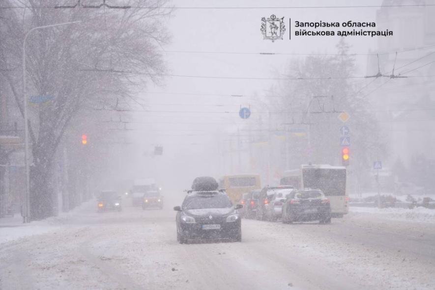 У Запорізькій області рятувальники закликають водіїв бути обережними на дорогах у зв’язку з погіршенням погоди