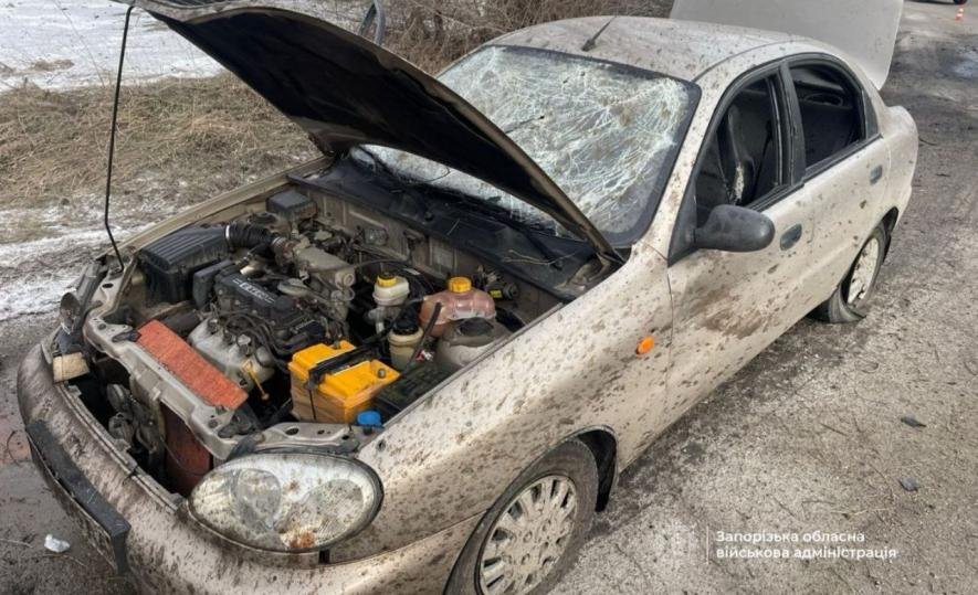 Російський безпілотник вдарив по машині в Запоріжжі: двоє поранених
