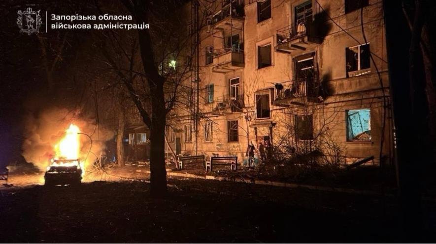 Внаслідок атаки БПЛА у Запоріжжі пошкоджені житлові будинки та торговельні центри, виникли пожежі