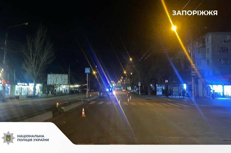 У центрі Запоріжжя скоїли наїзд на пішоходку: поліція шукає очевидців ДТП