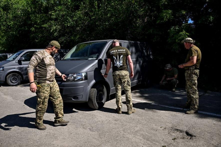 "Боротьба з дронами - це дуже важка робота": підрозділи, які захищають запорізький напрямок та знищують російські БпЛА, отримали авто для виконання завдань