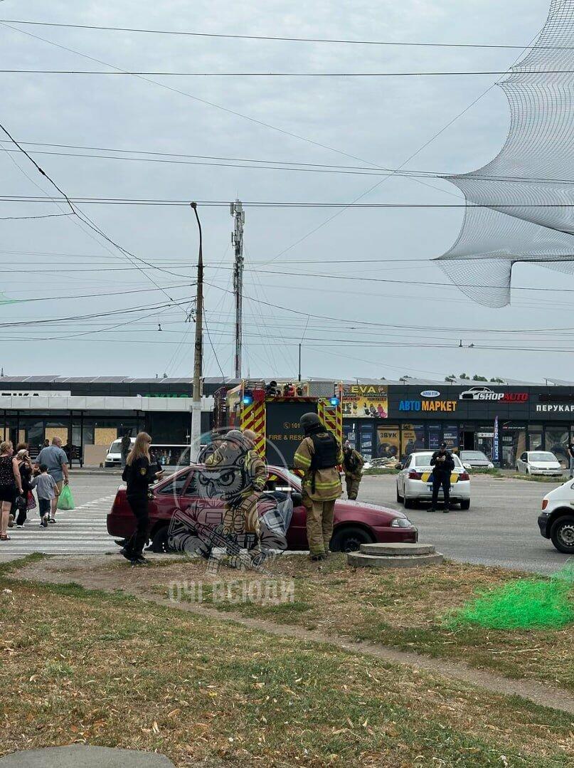 Ворог -дроном авто в Космічному районі, є поранені