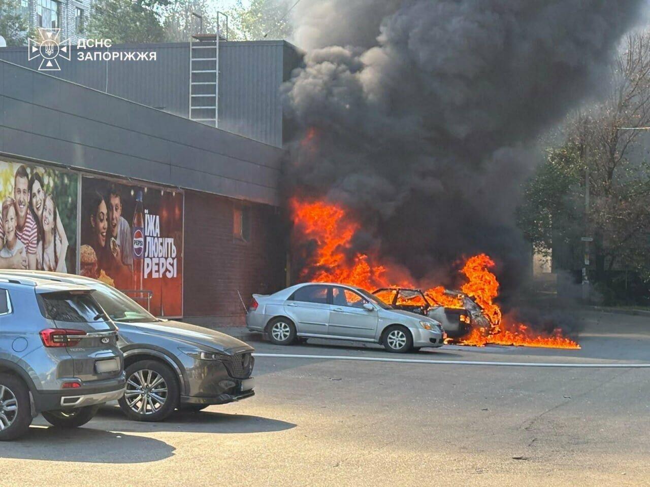 В Запорізькій області сталося 13 пожеж через російські атаки: горіли житлові будинки, автомобілі та мотоцикл