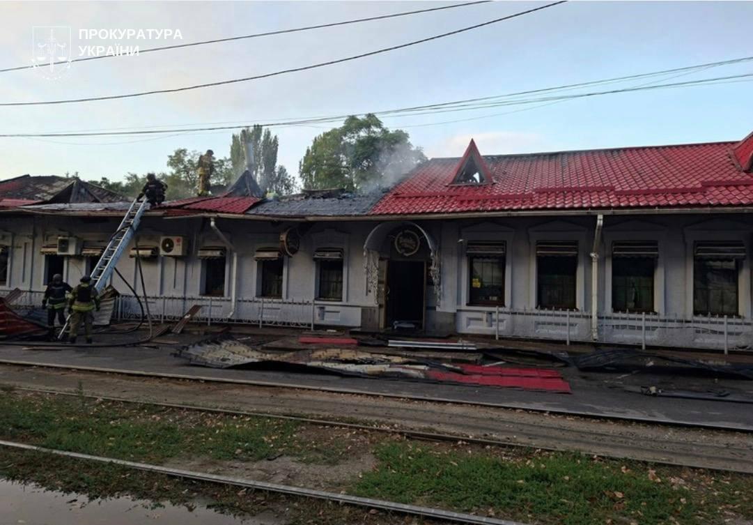 Через атаку російських дронів у Запоріжжі пошкоджені будинки, автомийка та кафе