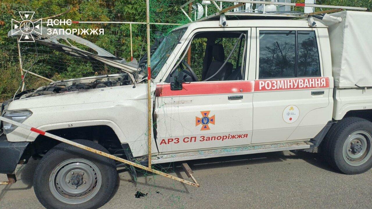 У Запоріжжі російський дрон атакував автомобіль саперів ДСНС
