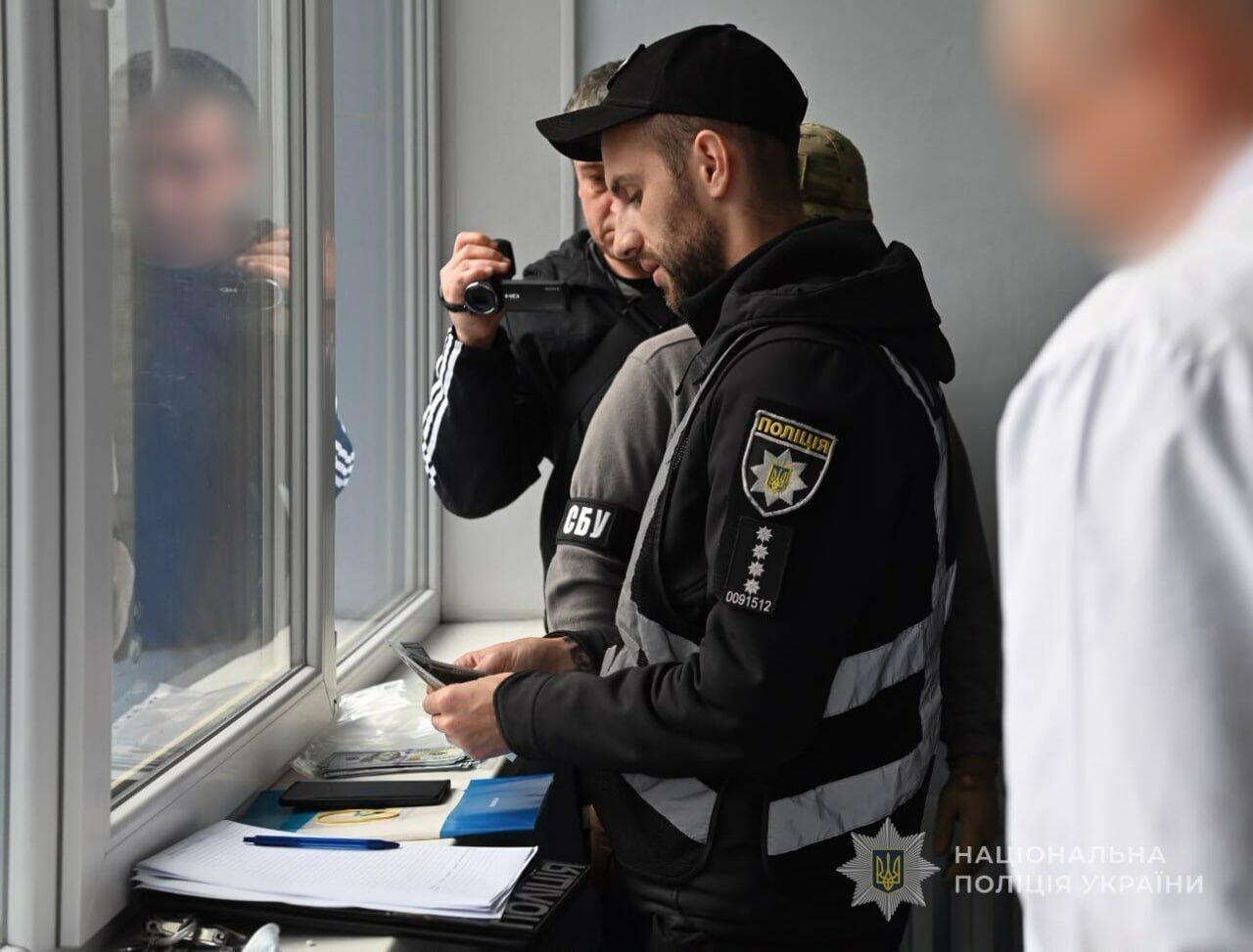 У Запоріжжі лікарів підозрюють в оформленні фіктивної інвалідності для виїзду за кордон