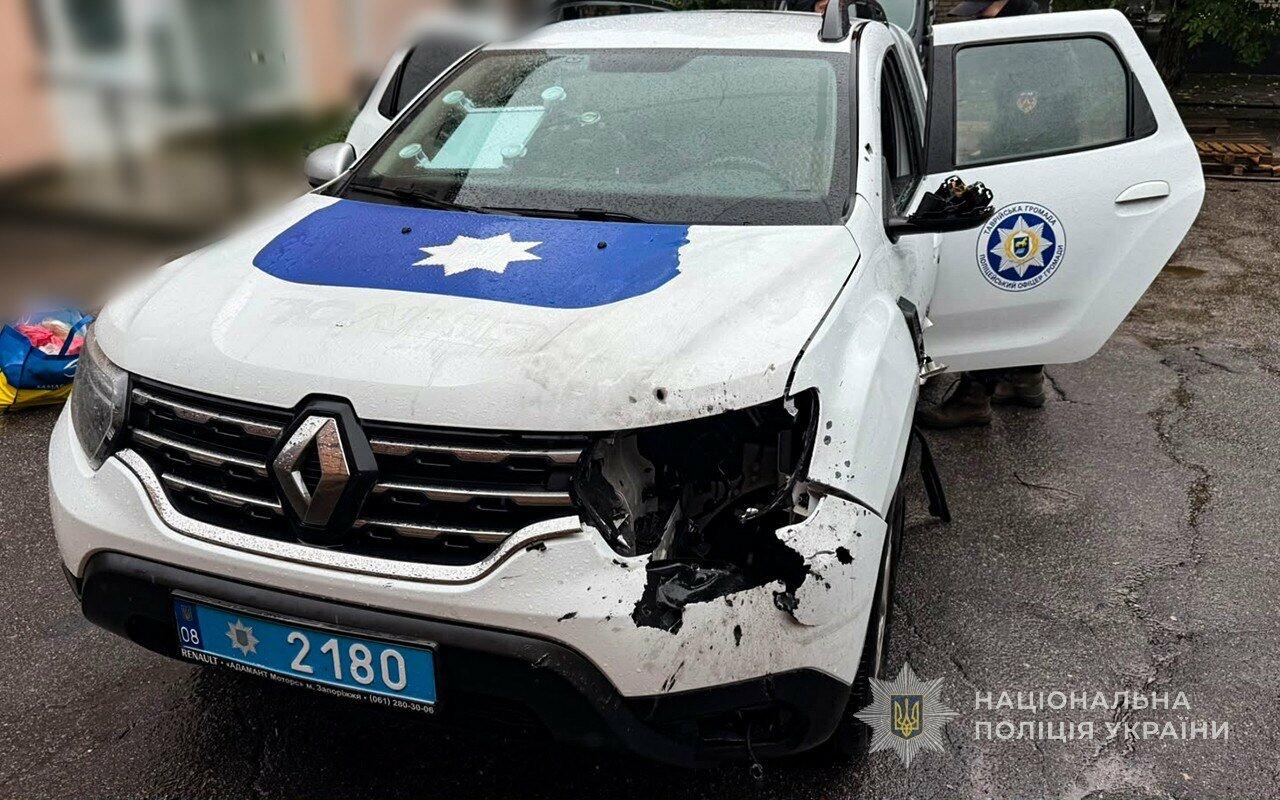 Ворожий FPV-дрон атакував автомобіль поліцейських під час евакуації людей з прифронтової громади на Запоріжжі