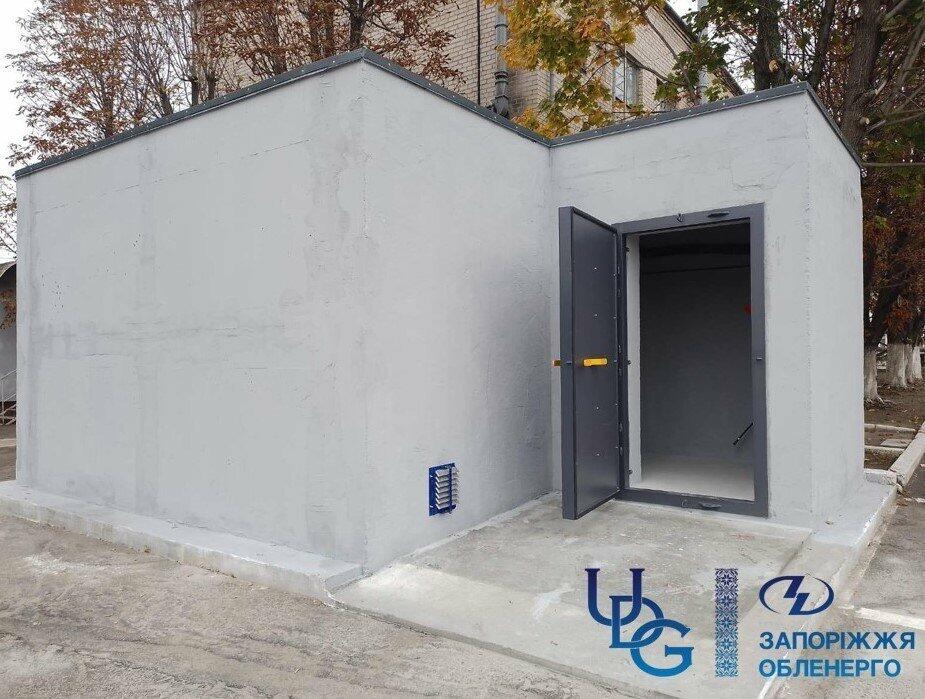 У Запоріжжі встановлюють модульні укриття поблизу адміністративних будівель обленерго