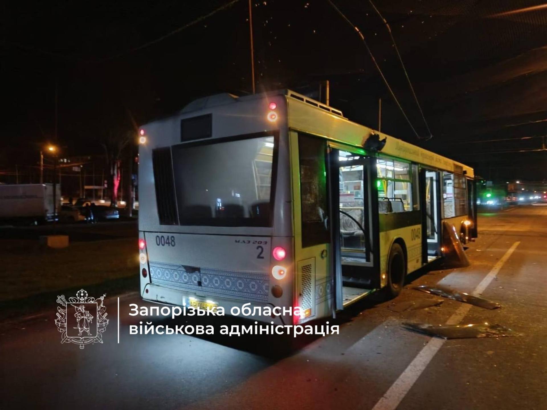 У Запоріжжі російський FPV-дрон атакував муніципальний автобус