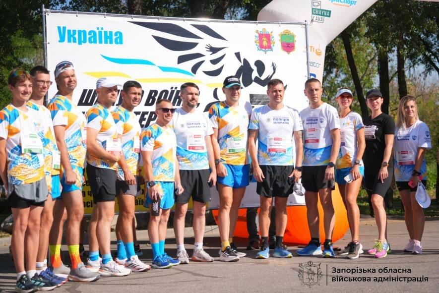 «Шаную воїнів, біжу за Героїв України»: на Хортиці понад тисяча учасників вшанували полеглих захисників