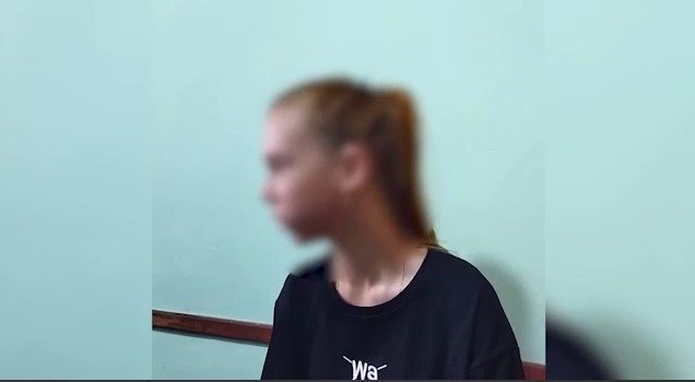 В окупованому селі Запорізької області дівчина зірвала російський прапор – їй загрожує ув’язнення