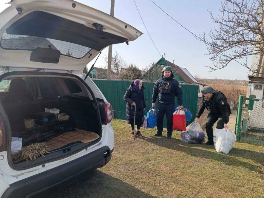 Поліцейські провели евакуацію сімох мешканців Запорізького району