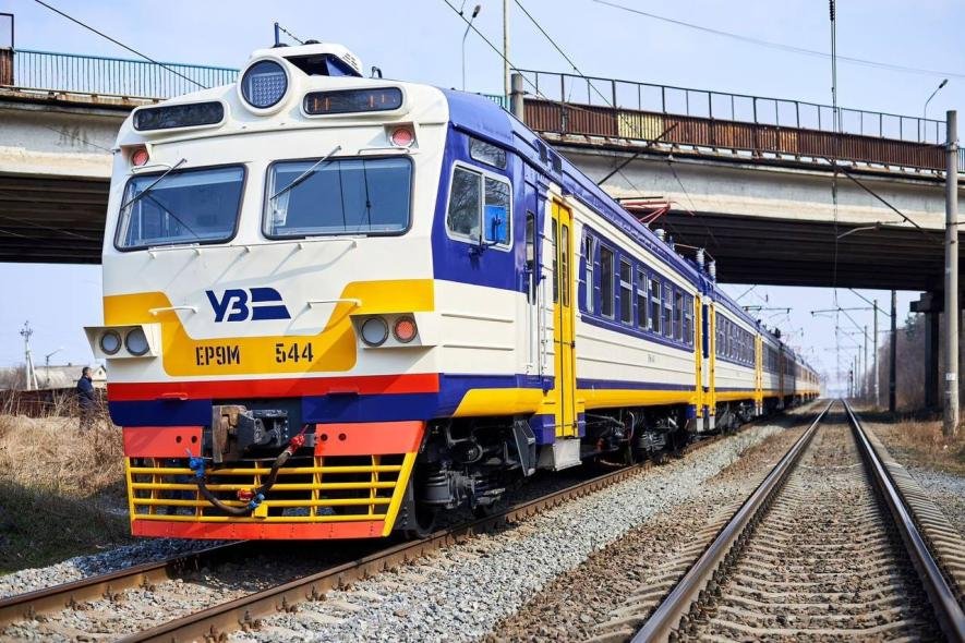 На Запоріжжі через обстріли затримуються потяги