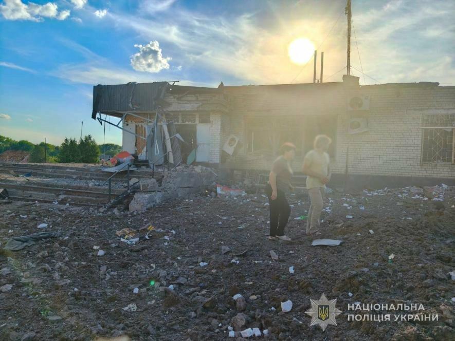 У Запорізькій області внаслідок авіаудару і атак БПЛА загинула жінка, 12 людей поранено, – поліція