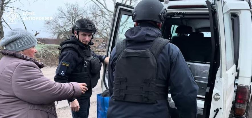 Рятувальники евакуювали двох літніх жінок з Пологівського району