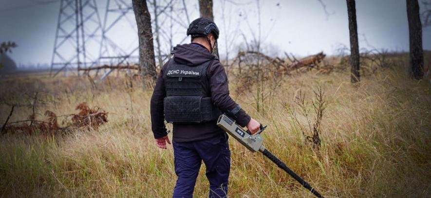 У Запорізькій області рятувальники знешкодили міну і саморобний вибуховий пристрій