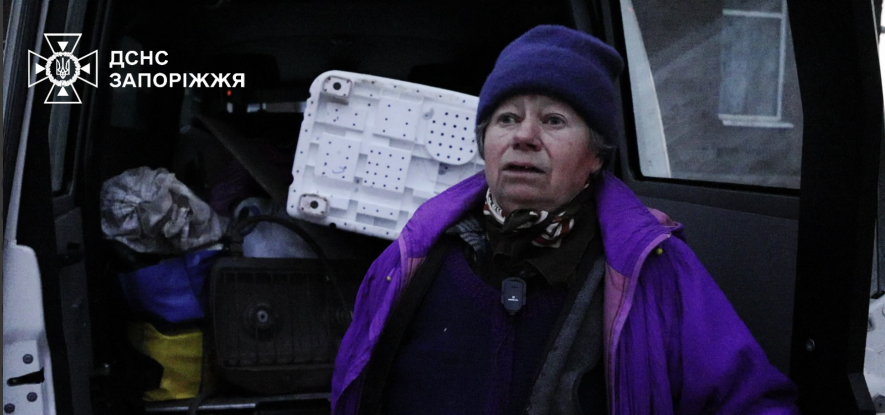 Із прифронтової Преображенки рятувальники евакуювали 71-річну жінку