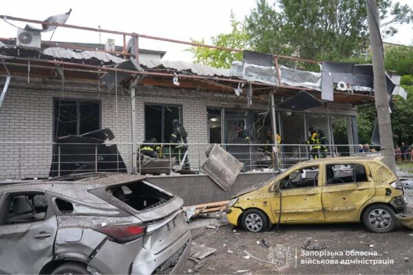 Внаслідок авіаудару по середмістю Запоріжжя постраждали 14 людей