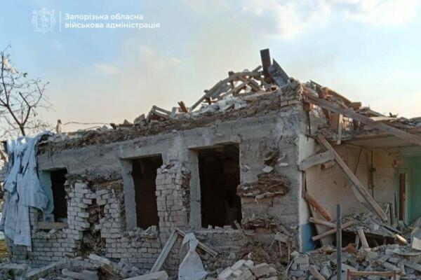 Ворожий дрон вбив чоловіка під час атаки на Запорізький район і ще одного поранено