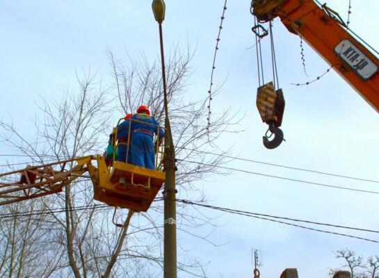 Вночі внаслідок атаки по Запоріжжю були пошкоджені повітряні лінії та зруйнована електроопора