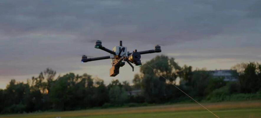 У Запорізькому районі дрон атакував комбайн у полі: поранено 30-річного чоловіка