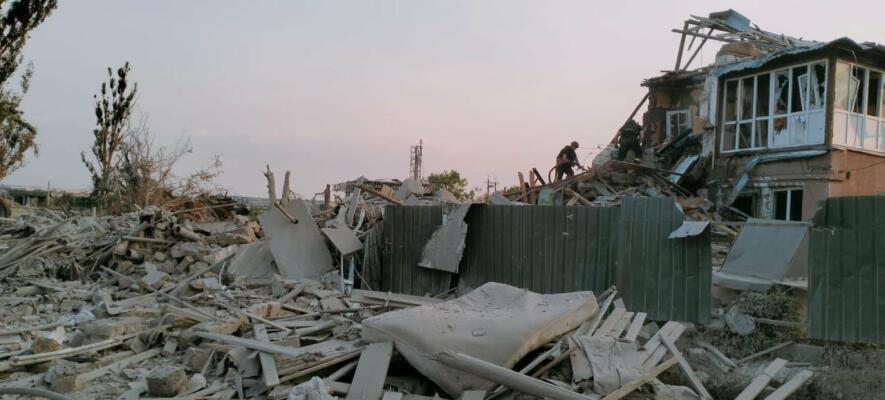 У Запоріжжі та передмісті через ворожі обстріли спалахнули житлові будинки, термінал, склади та хлібні поля
