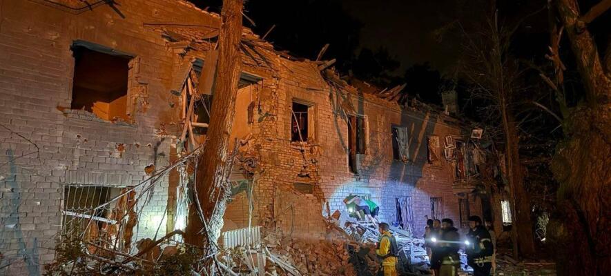 Ворог вдарив ще по одному житловому будинку Запоріжжя: під завалами можуть бути люди