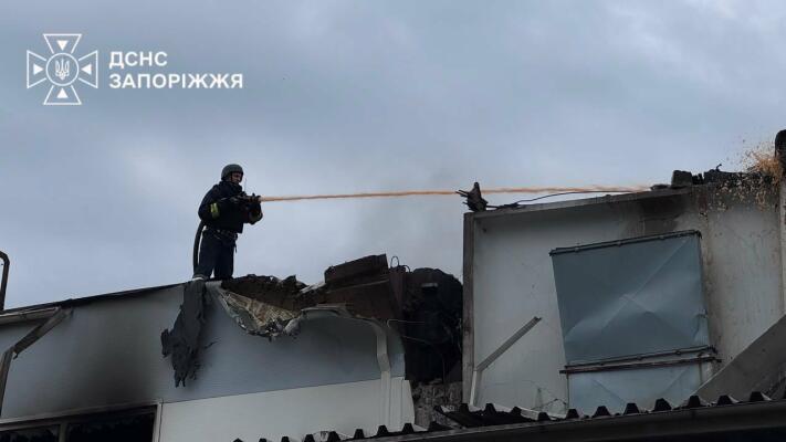 Після ворожих ударів у Запоріжжі та передмісті виникло вісім пожеж: є загиблий та поранені