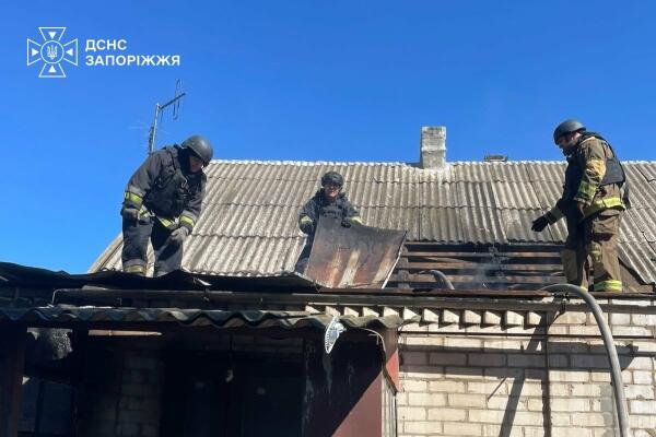 У передмісті Запоріжжя після російських атак виникли чотири пожежі