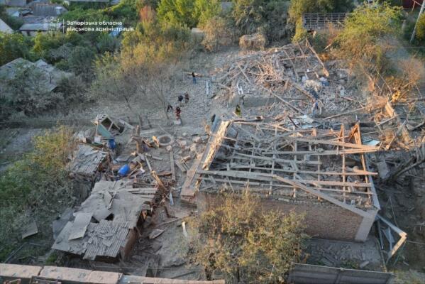 Ворог зранку вдарив по житловій забудові та підприємству харчової промисловості у Запоріжжі, - ОВА
