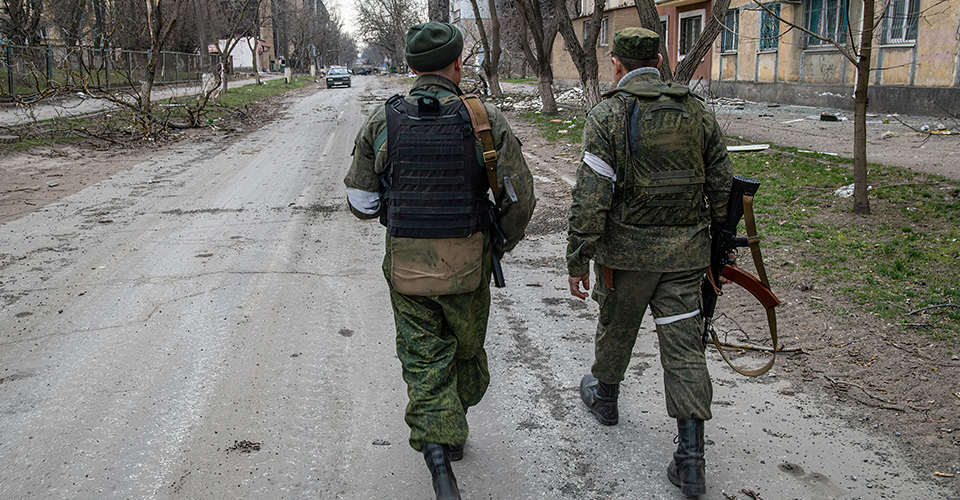 У селах Запорізької області російські солдати підселяються до місцевих мешканців, використовуючи їх як щит