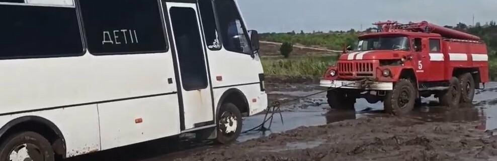 У Кам’янському рятувальники допомогли дістатися на автомобільне покриття 80 легковикам та 13 вантажівкам що опинилися у пастці