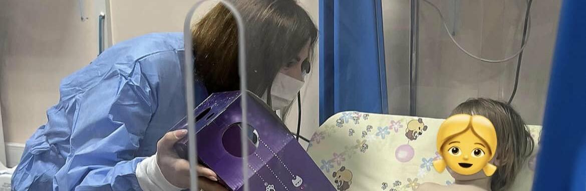 Самостійно дихає та їсть: стало відомо про стан дівчинки, яка постраждала від ворожого обстрілу в Новософіївці
