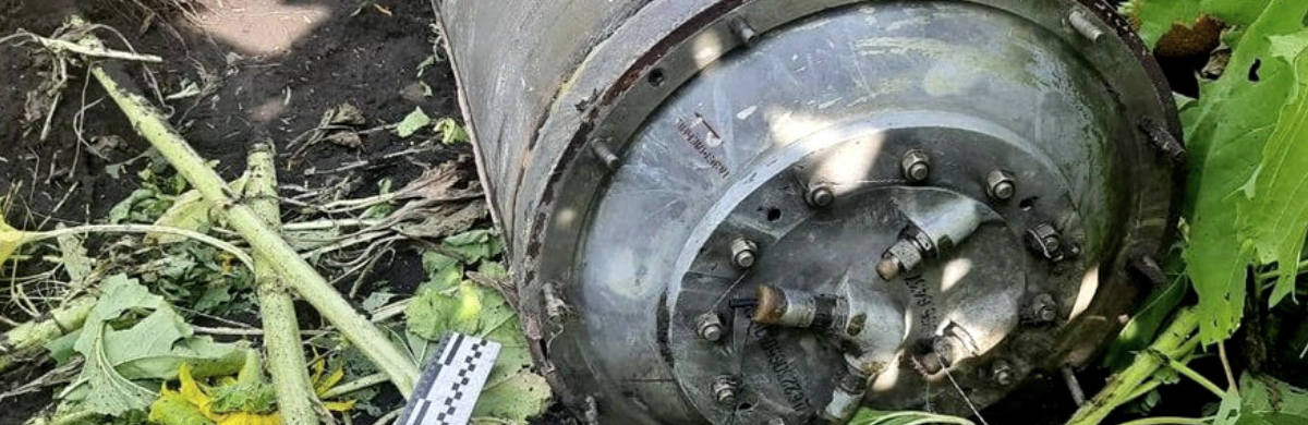 На Запоріжжі рятувальники знешкодили снаряди від «Смерчу» та приборкали пожежу, що спалахнула від артобстрілів