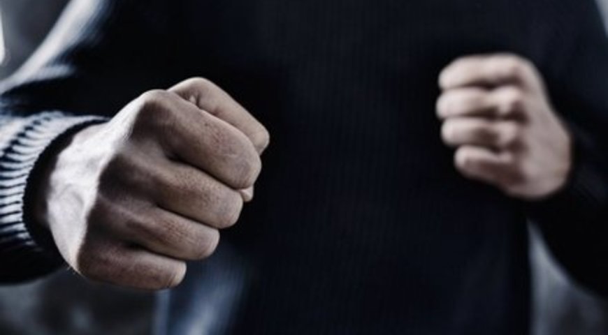 У Запоріжжі в магазині чоловіки влаштували бійку: двоє чоловіків були госпіталізовані з пораненням