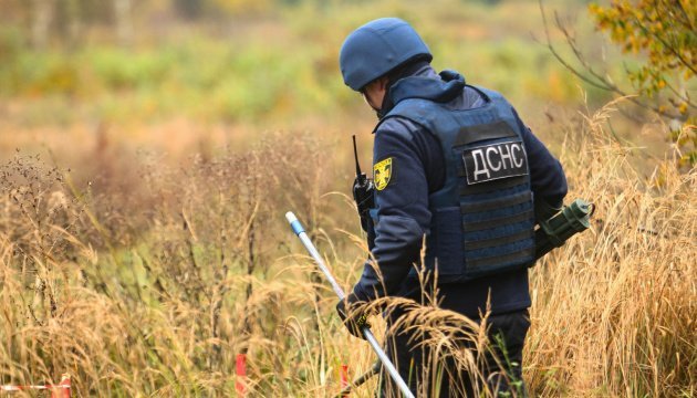 У Запорізькій області рятувальники загасили пожежі, що виникли від ворожих обстрілів і знищили залишки ракети С-300