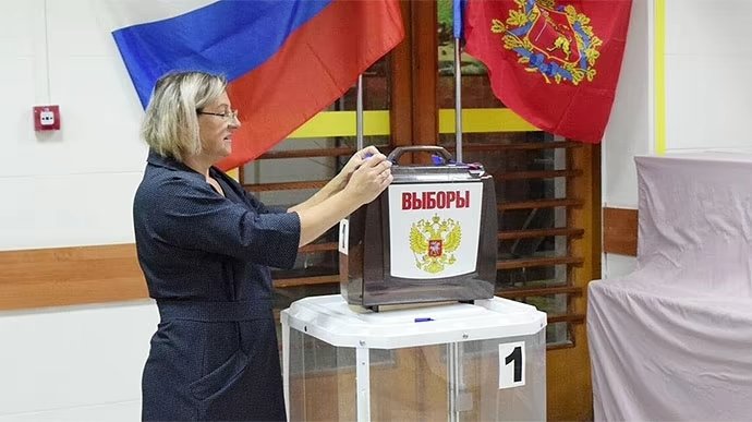 Масовка, супровід озброєних людей та відсутність таємниці голосування: як окупанти проводять псевдовибори в Запорізькій області