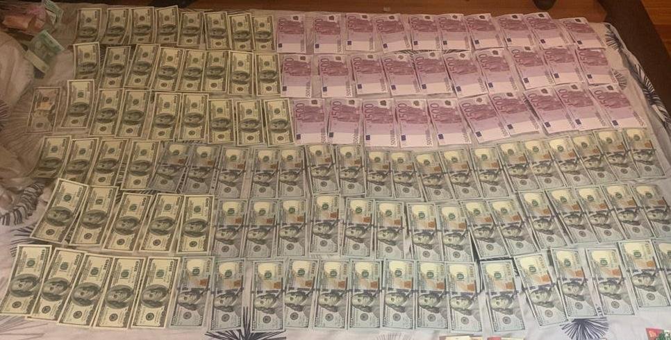 Правоохоронці затримали бізнесмена-колаборанта, який організував в Бердянську пункти обміну валют