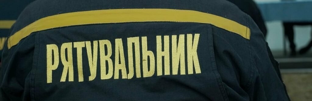 У Оріхові через обстріли загорівся житловий будинок і бокси з авто, - ДСНС