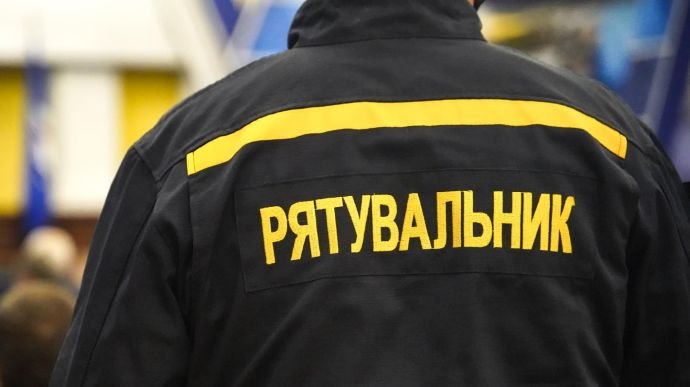 У Запорізькій області внаслідок ворожого обстрілу загорівся гараж з авто