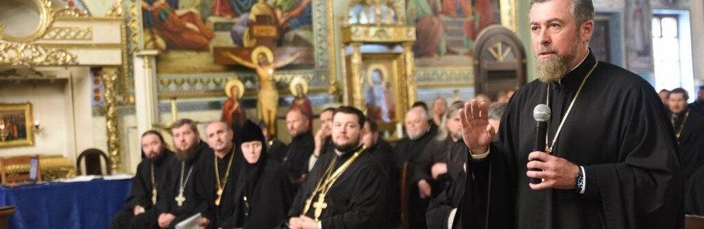 У Запорізькій єпархії УПЦ на загальних зборах вирішили не розривати зв'язки з РПЦ та залишатися «на поточних позиціях»
