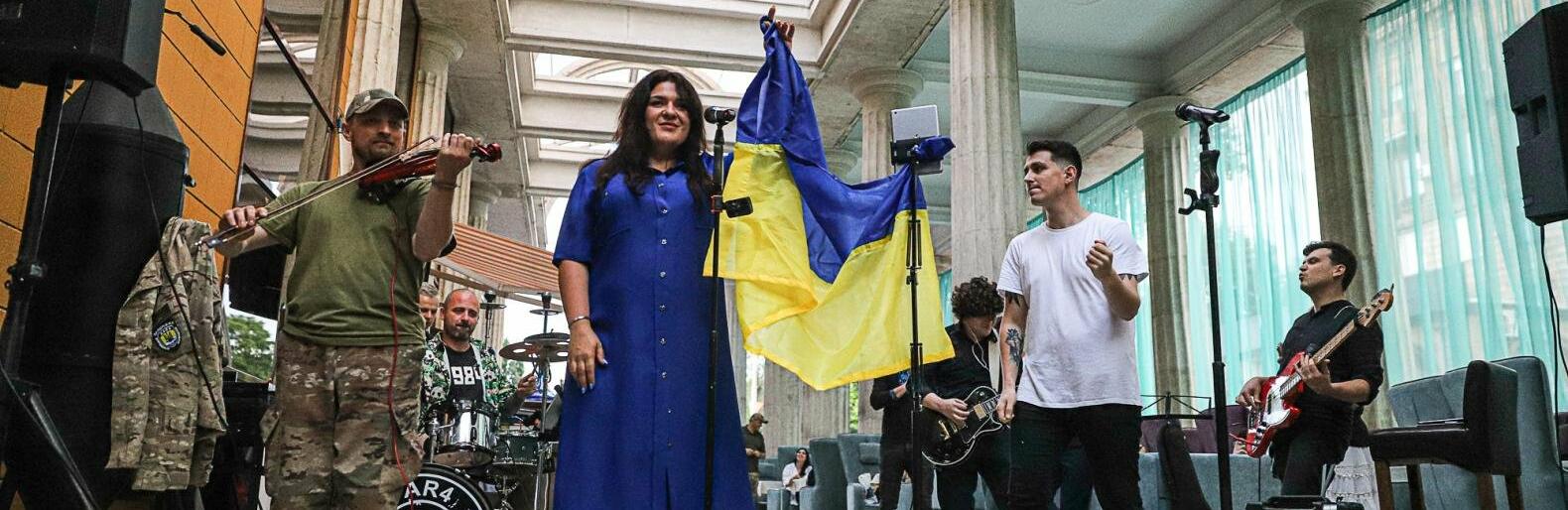 Авто для ЗСУ: відомі запорізькі музиканти відіграли благодійний концерт у центрі міста, - ФОТОРЕПОРТАЖ