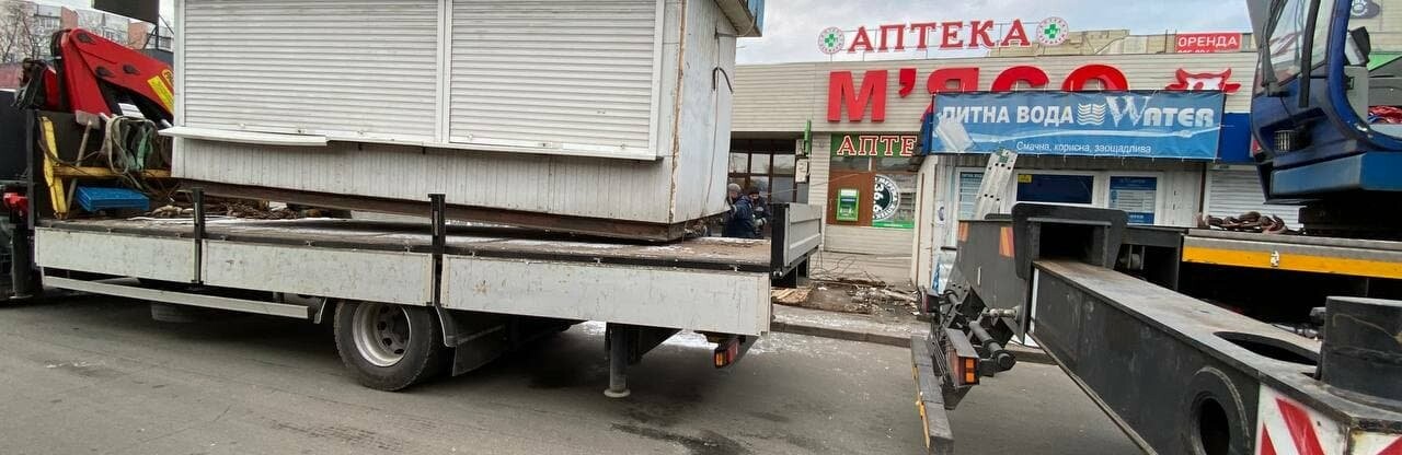 У Запоріжжі демонтують тимчасові споруди, що без дозволу розмістили підприємці