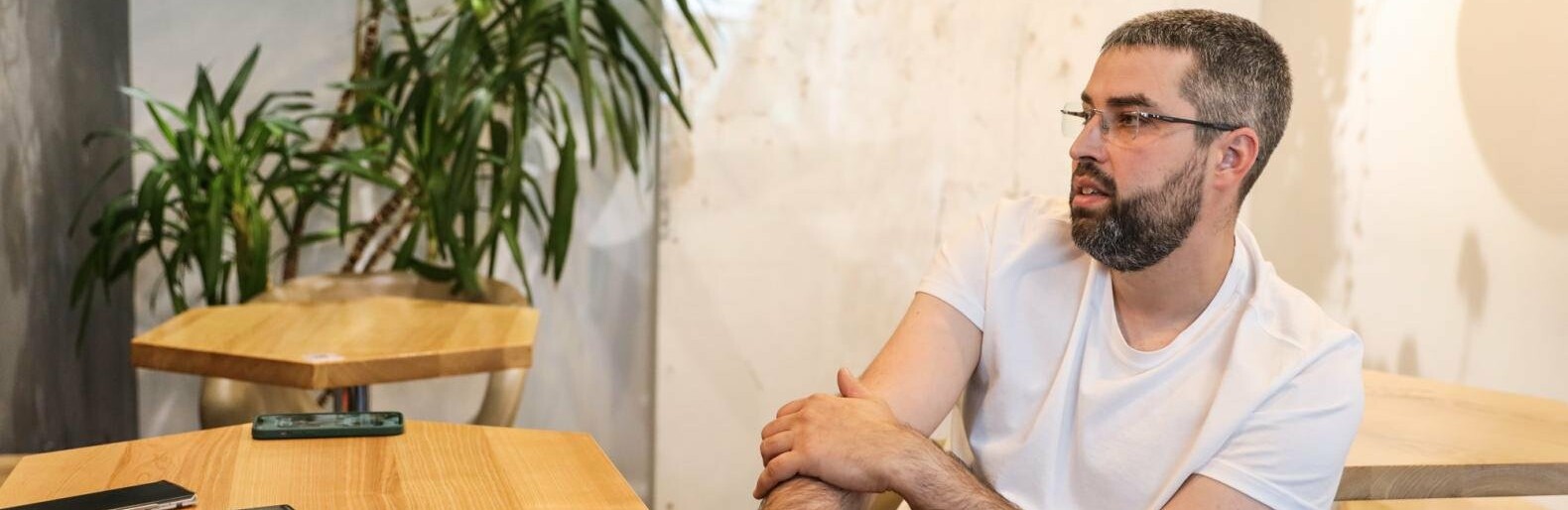 «Війна змогла «перезавантажити» нас»: ресторатор Євгеній Симоненко про відновлення кав'ярні після атаки та нові виклики для бізнесу в Запоріжжі