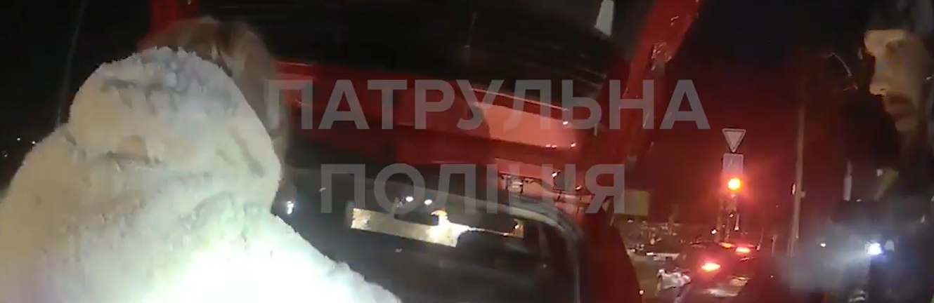 У Запоріжжі водій спровокував ДТП та втік з місця аварії
