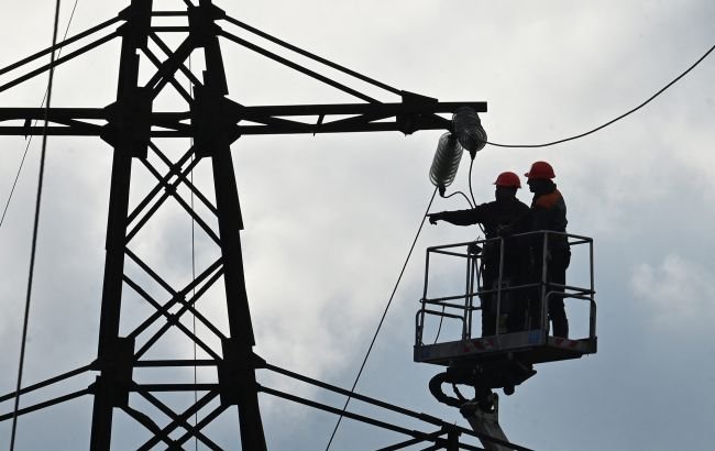  У Запорізькій області ліквідовують наслідки негоди: без електропостачання залишають 15 тис абонентів, - ОВА