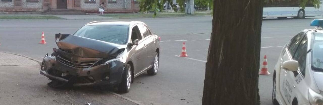 У центрі Запоріжжя п’яний водій легковика скоїв одразу дві ДТП, - ФОТО